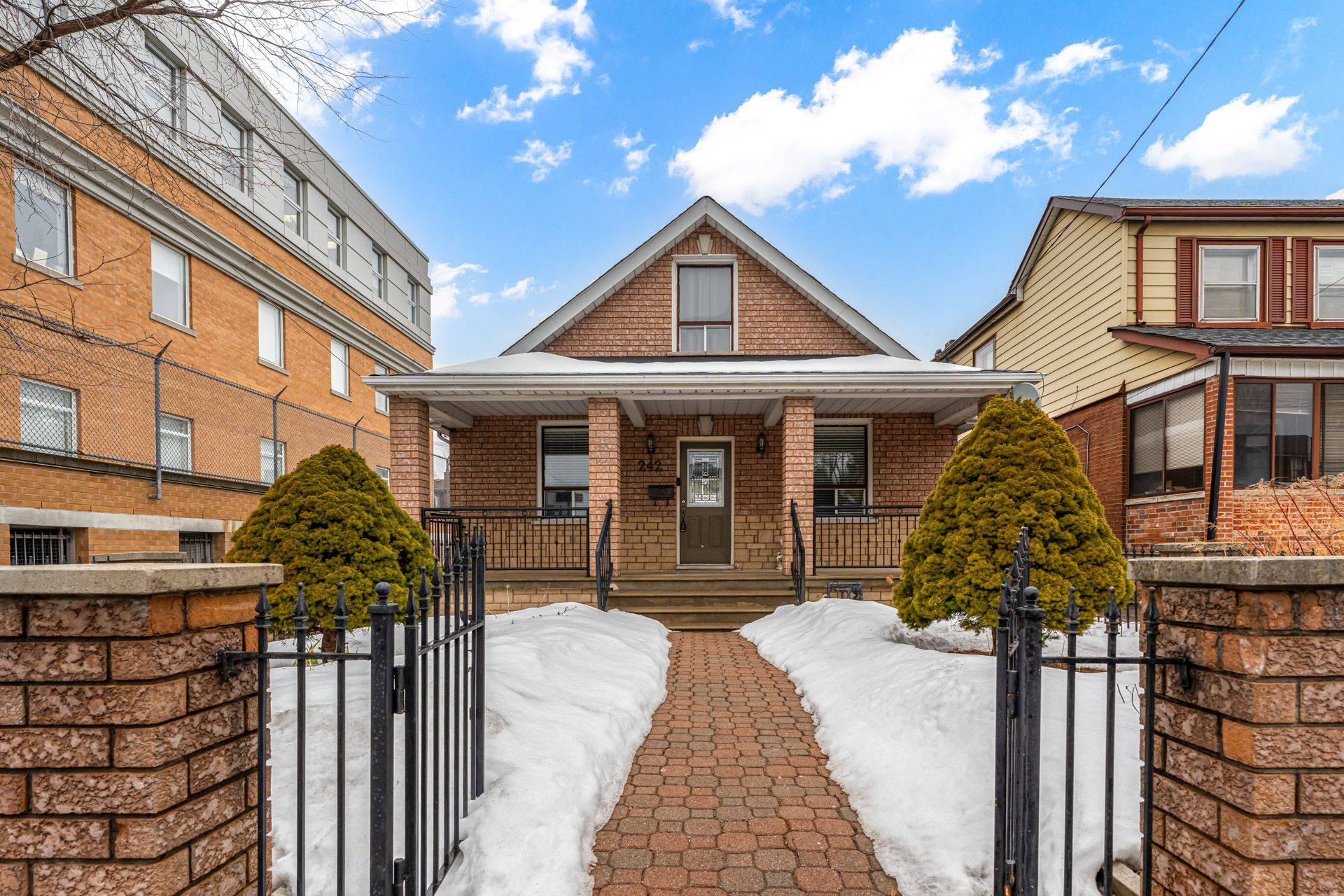 Toronto W03, ON M6M 1G4,242 Aileen AVE #Bsmt