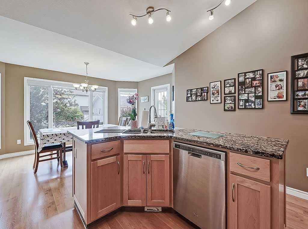 High River, AB T1V 1W5,1605 Sunshine PL SE