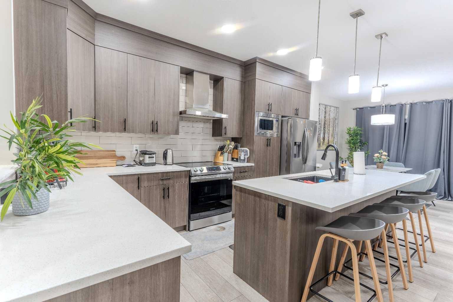 Airdrie, AB T4B 5J2,1209 Chinook Gate Bay SW