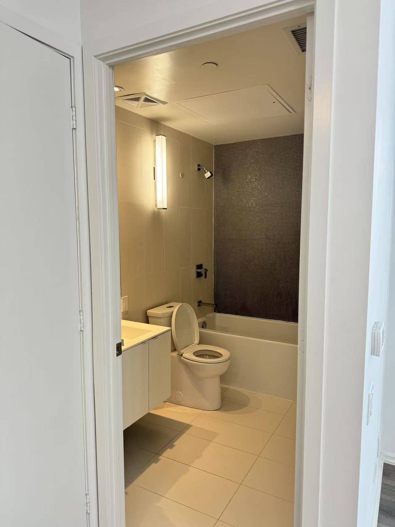 Toronto C01, ON M5V 0M2,125 Peter ST #1209