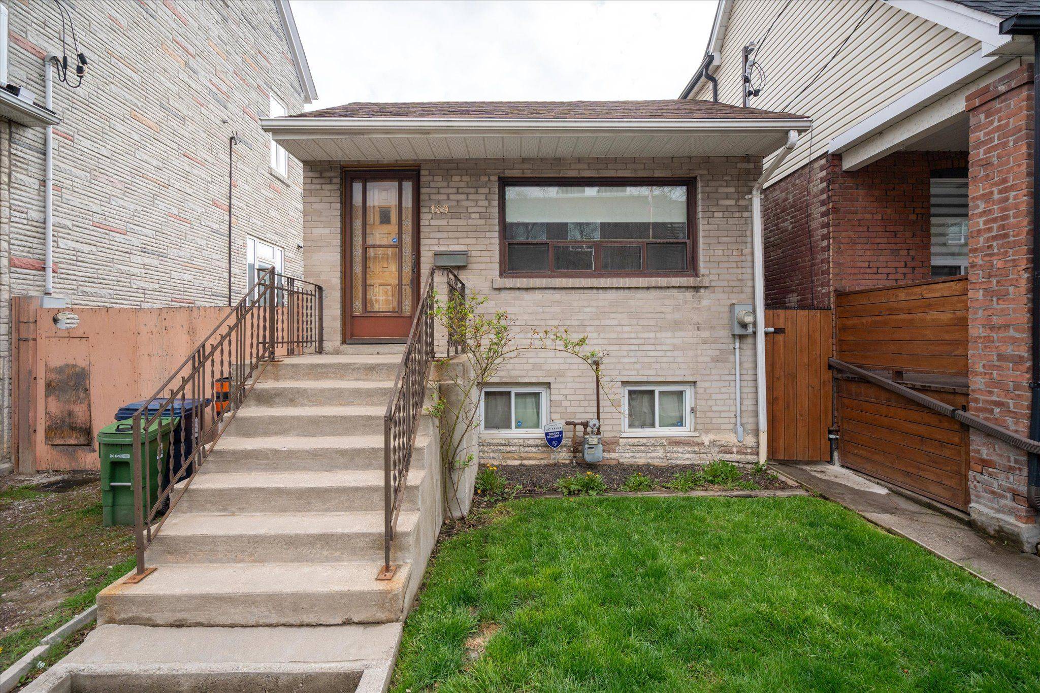 Toronto E01, ON M4M 2R8,169 Carlaw AVE