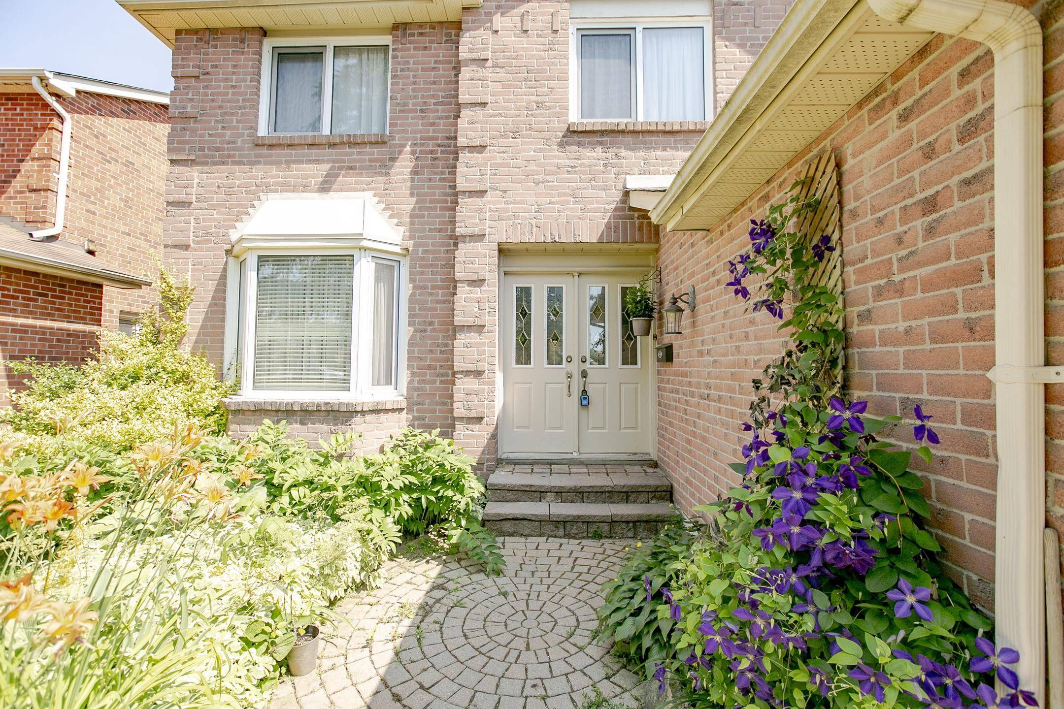 Brampton, ON L6Y 3K2,50 Lilly CRES