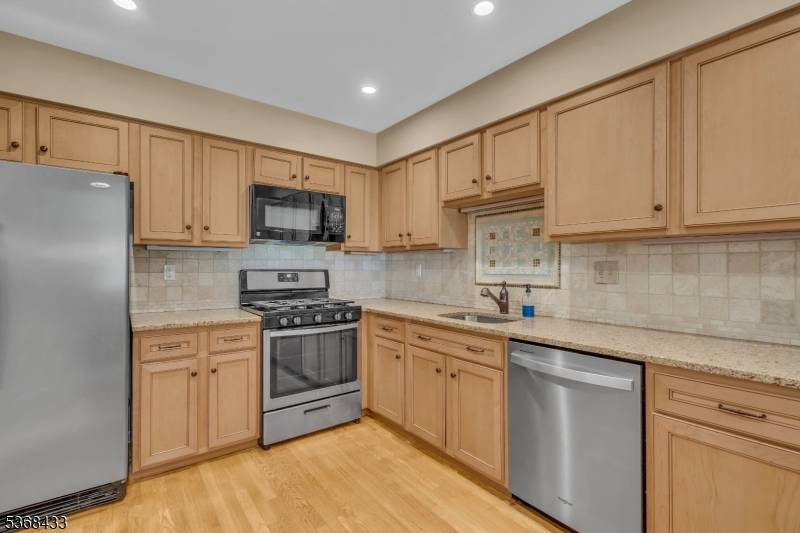 Madison Boro, NJ 07940,20 Bedford Ct