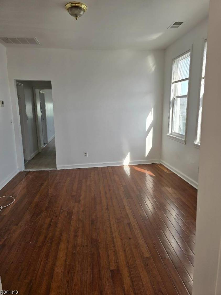 Newark City, NJ 07108,782 Bergen St #3