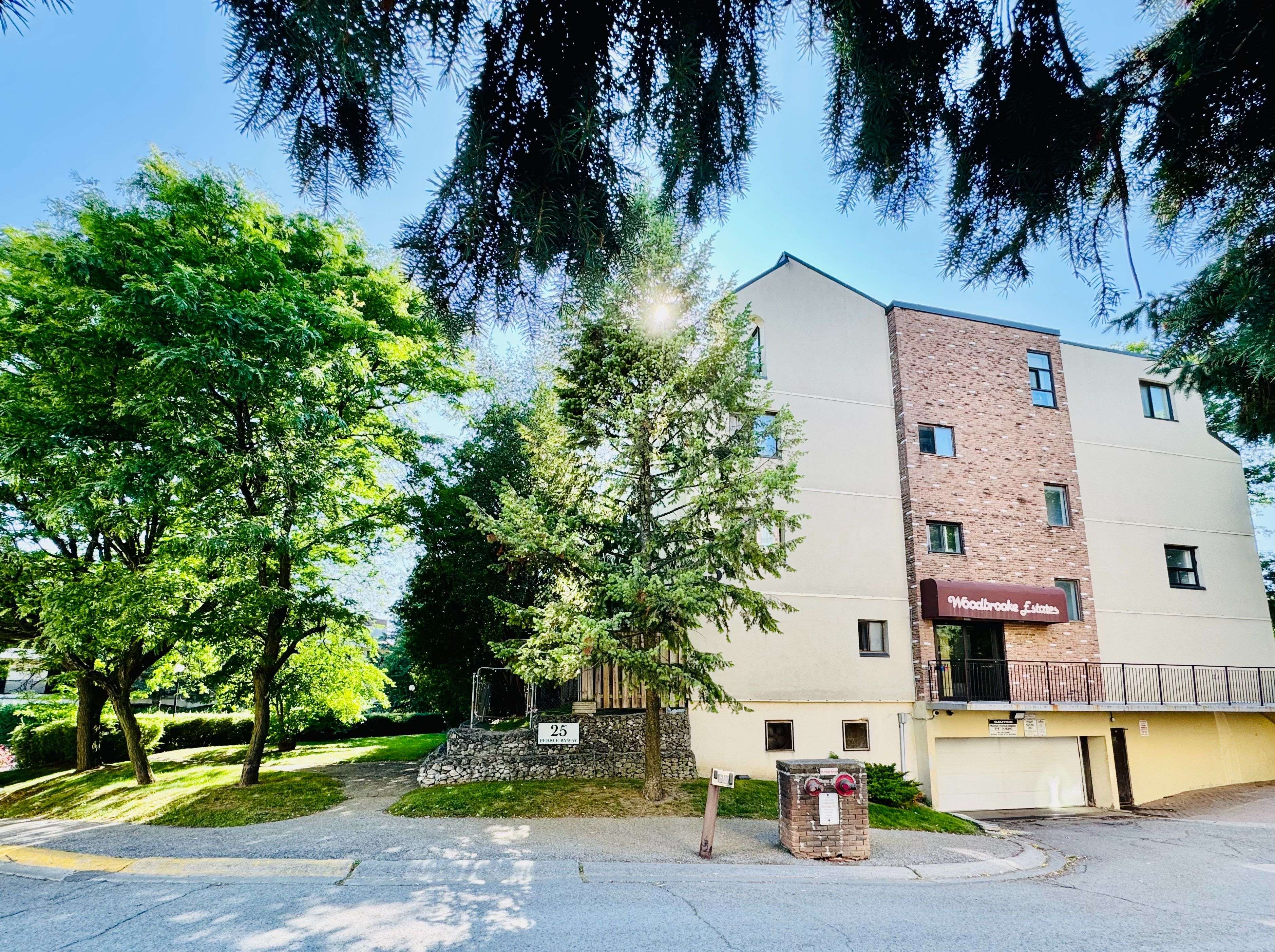 Toronto C15, ON M2H 3J6,25 Pebble Byway #11