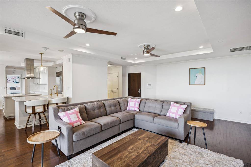 Dallas, TX 75225,5909 Luther Lane #2205