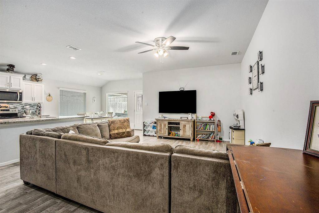 Fort Worth, TX 76131,421 Houndstooth Drive