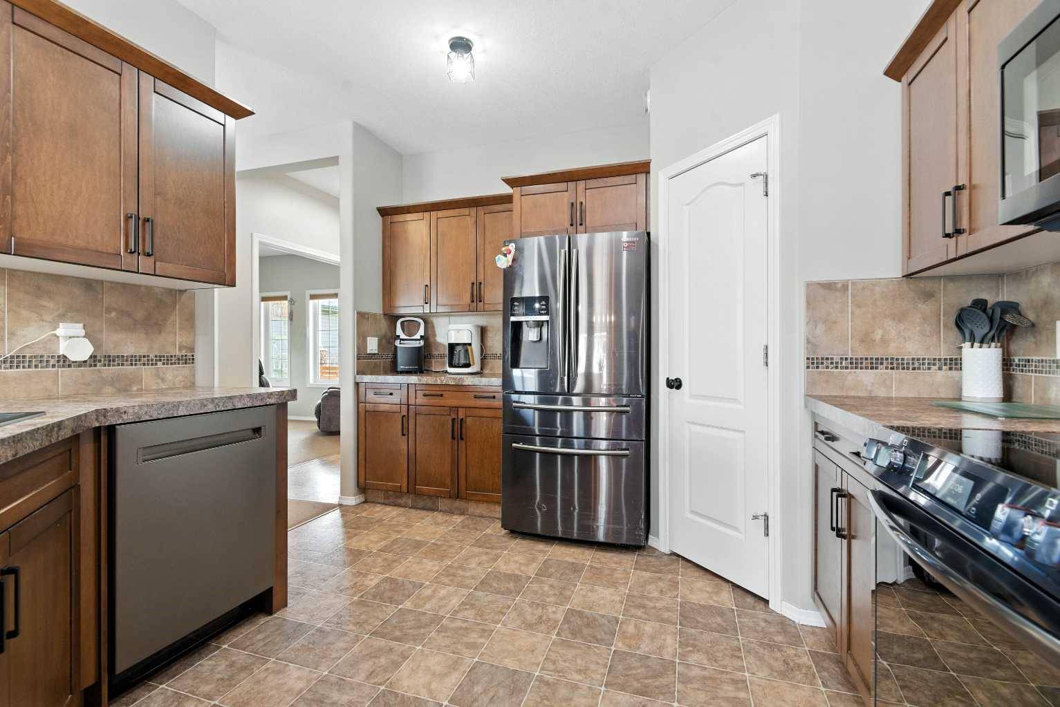Blackfalds, AB T4M 0B8,13 Chinook ST