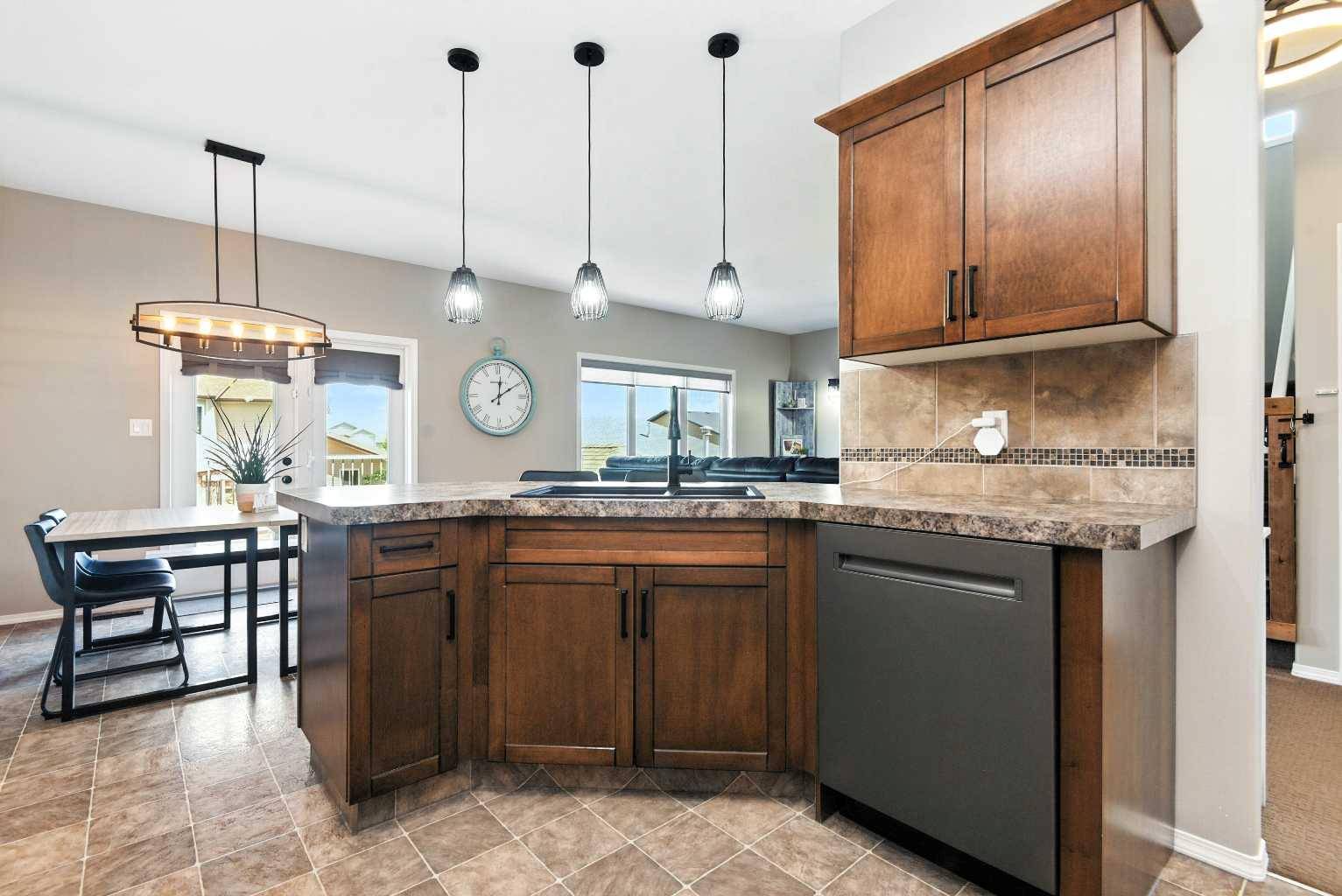 Blackfalds, AB T4M 0B8,13 Chinook ST