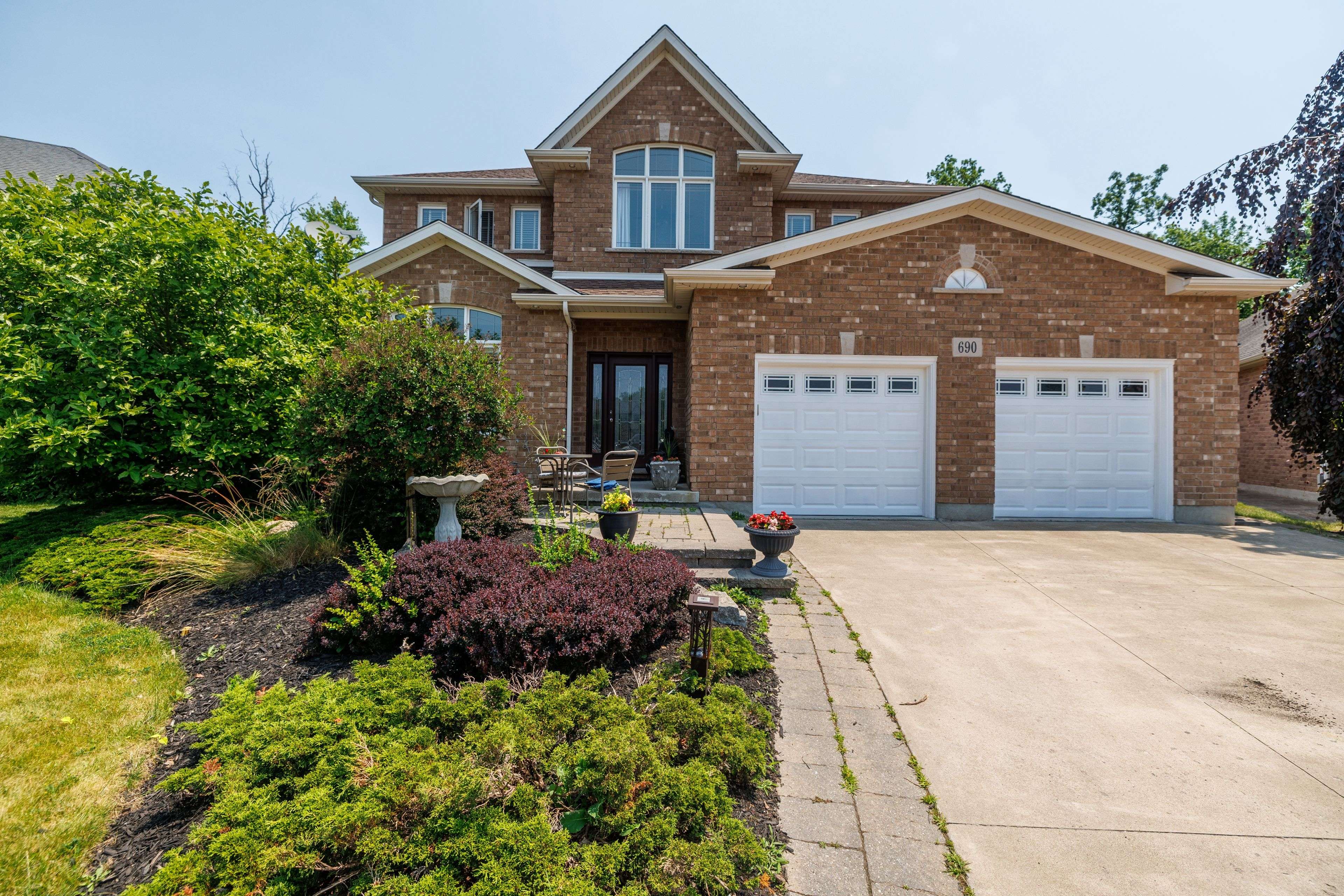 Fort Erie, ON L2A 6W2,690 Brian ST