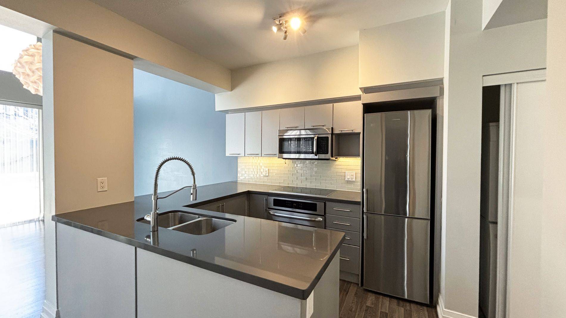 Toronto C06, ON M3H 0C6,565 Wilson AVE #W102