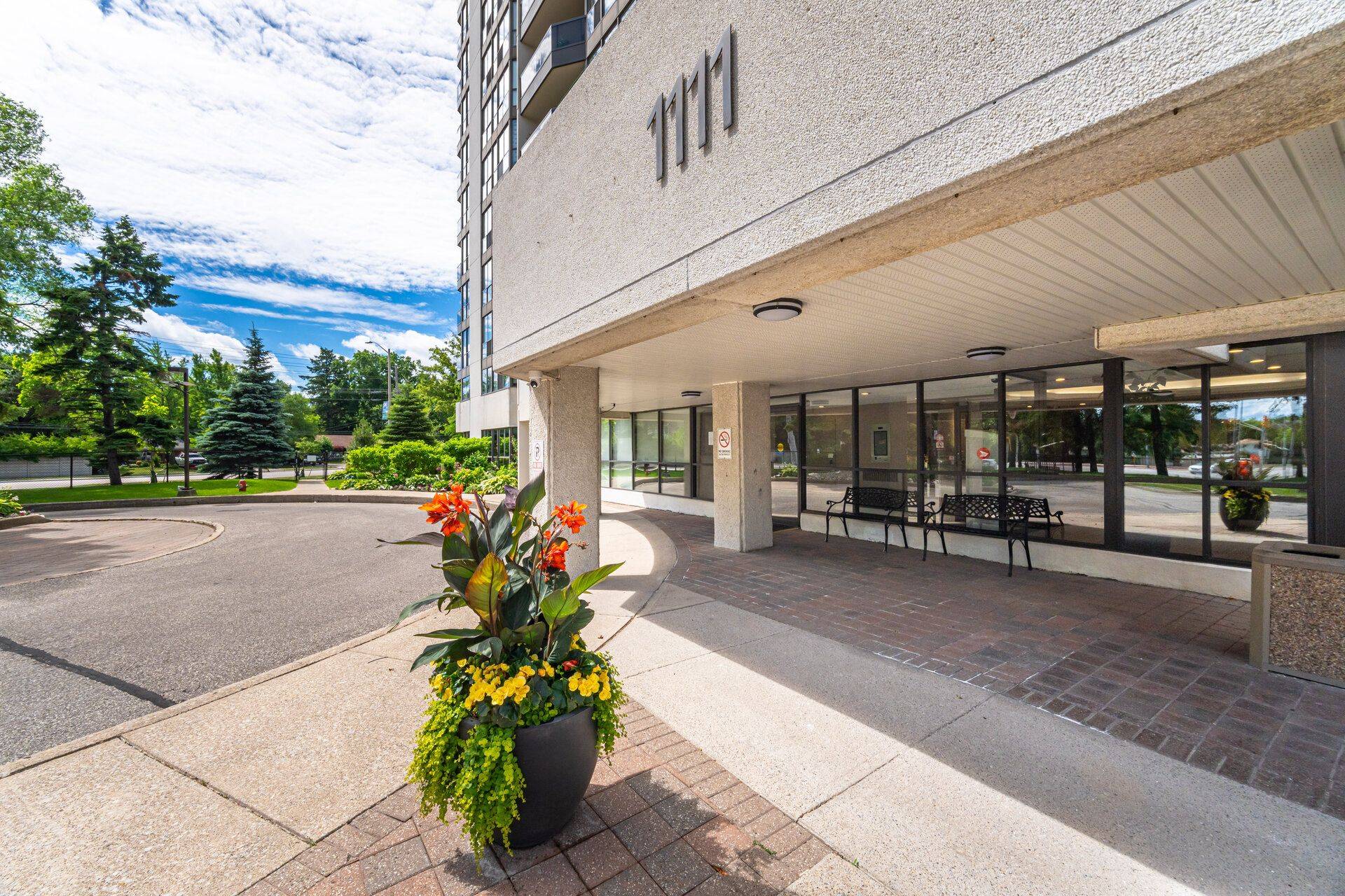 Mississauga, ON L4W 4N1,1111 Bough Beeches BLVD #1002