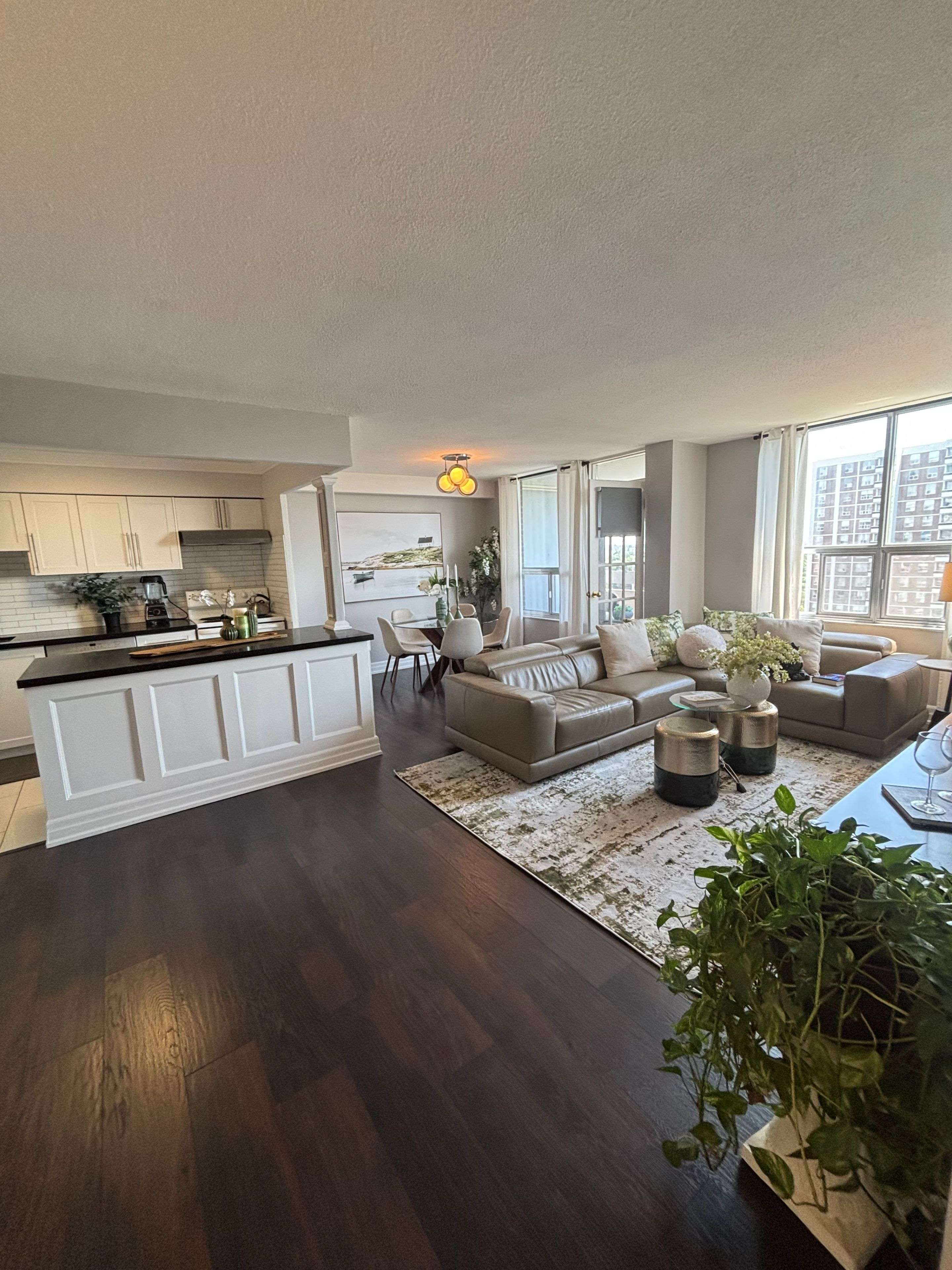Toronto C11, ON M3C 3A3,10 Edgecliff Golfway #1704