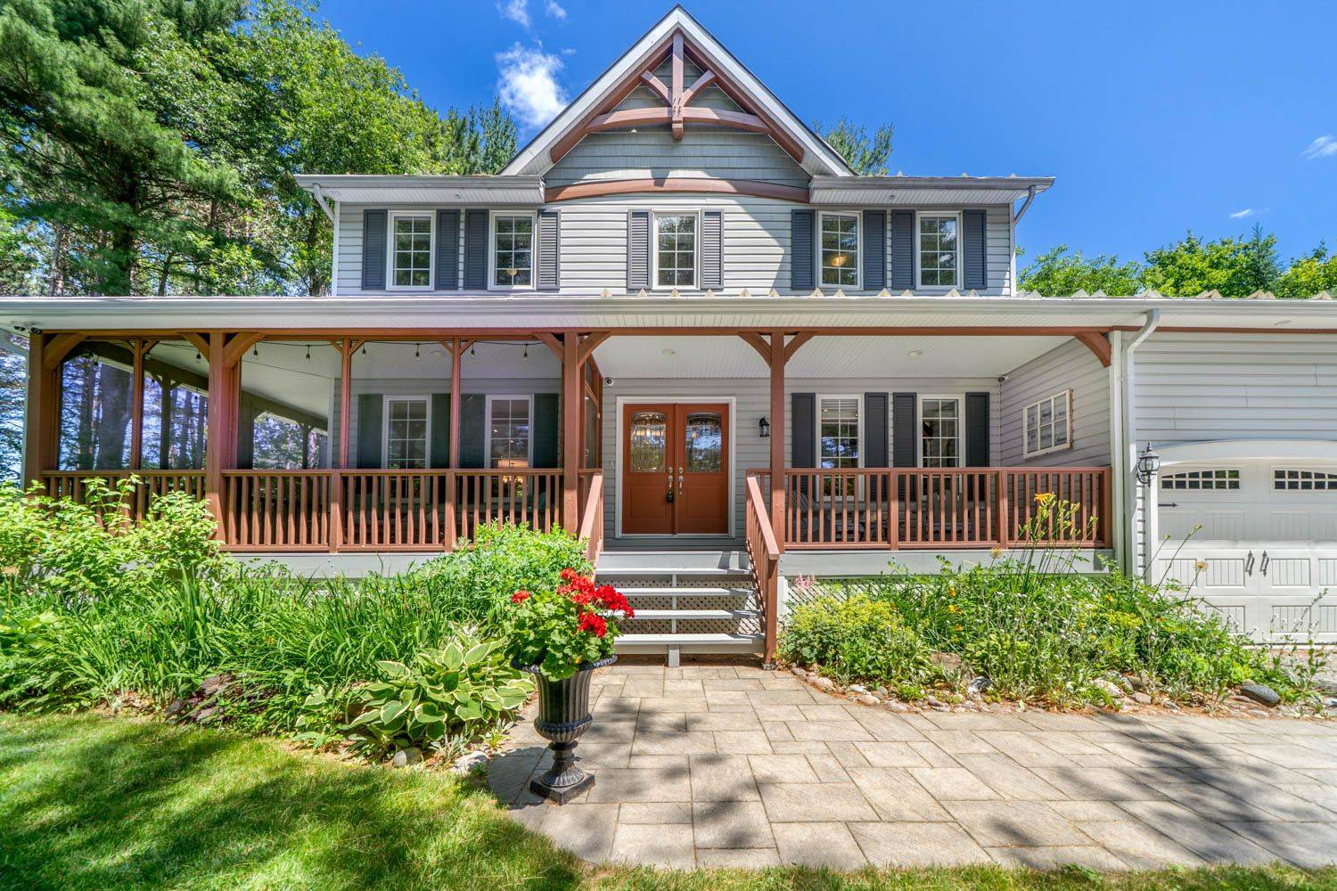 Springwater, ON L0L 1V0,29 Robert BLVD