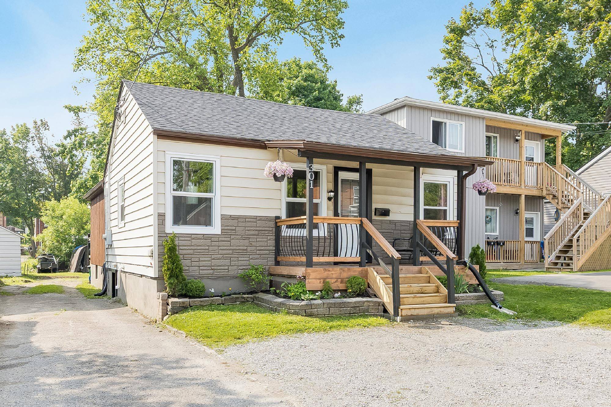 Orillia, ON L3V 3E9,301 Mary ST