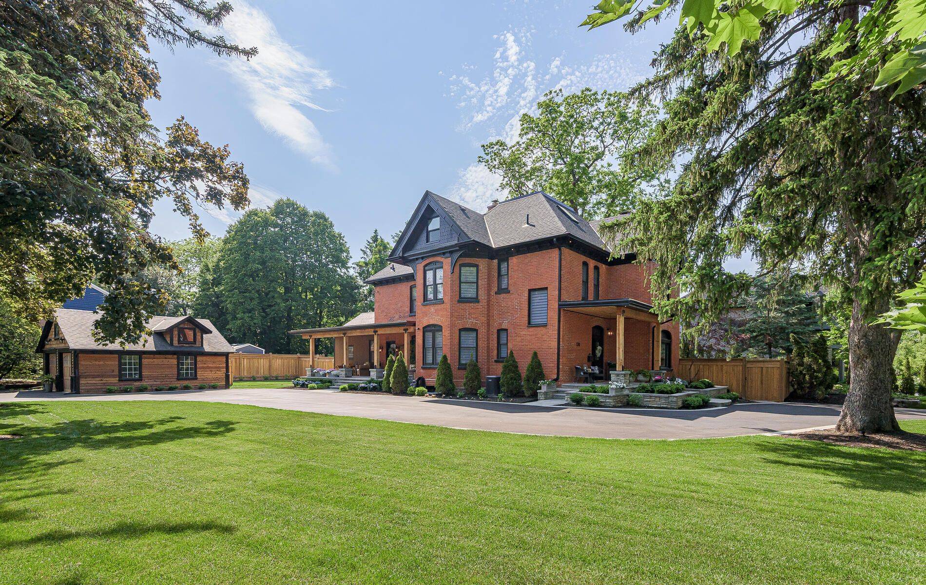 Oakville, ON L6J 4A3,376 Chartwell RD