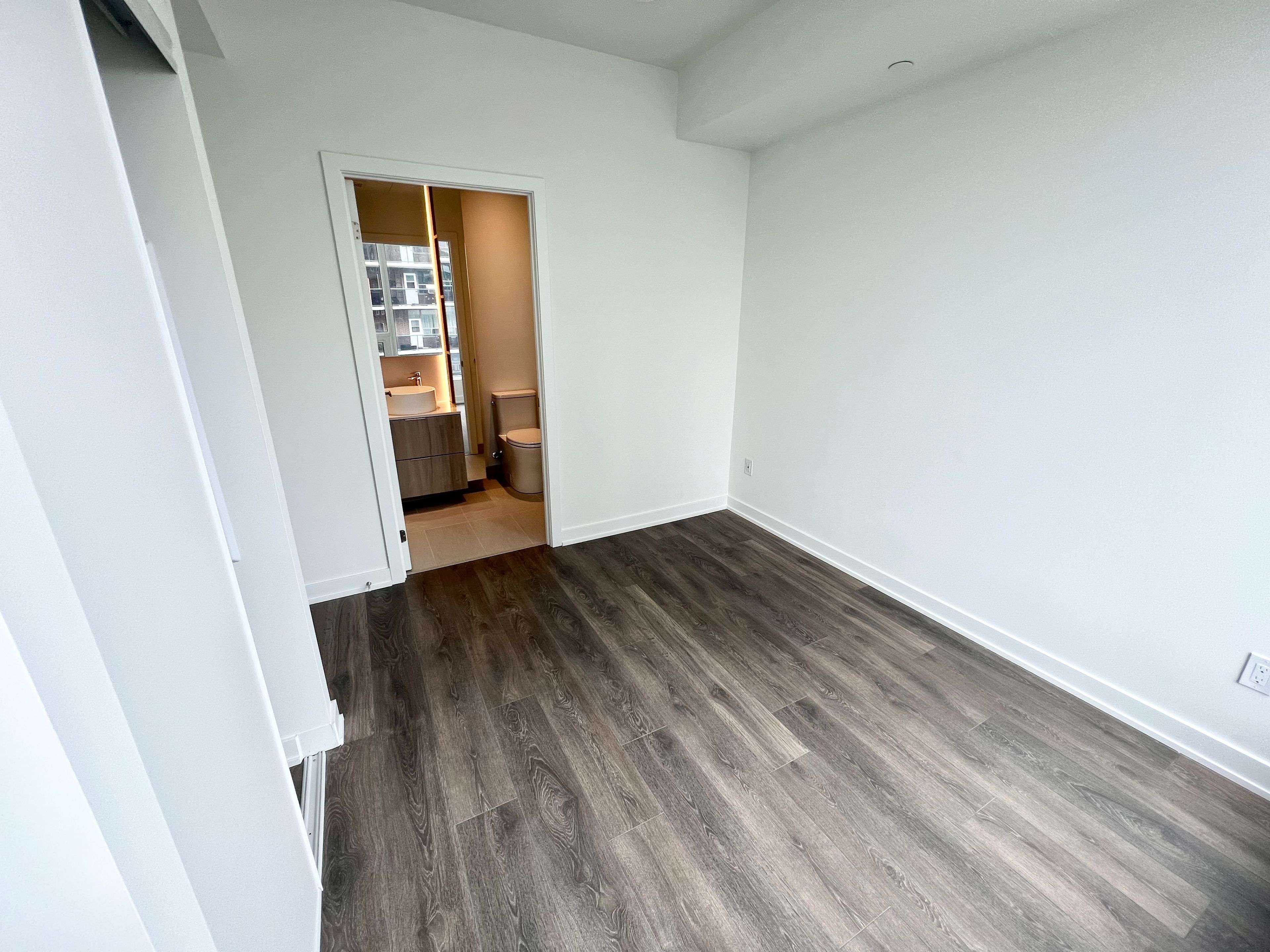 Mississauga, ON L5G 0E1,28 Ann ST #1109