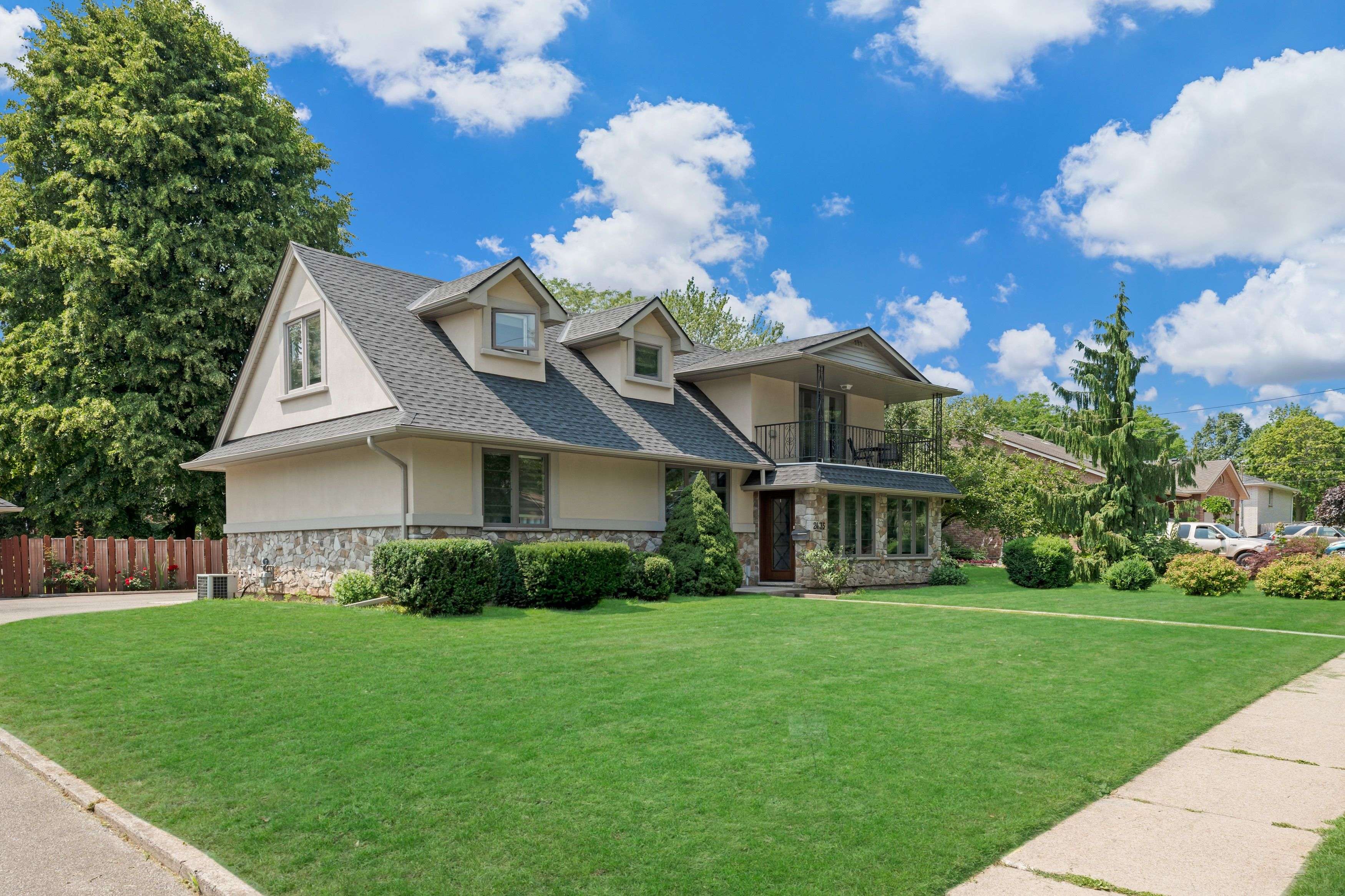 Niagara Falls, ON L2J 2Y9,2435 Dorchester RD