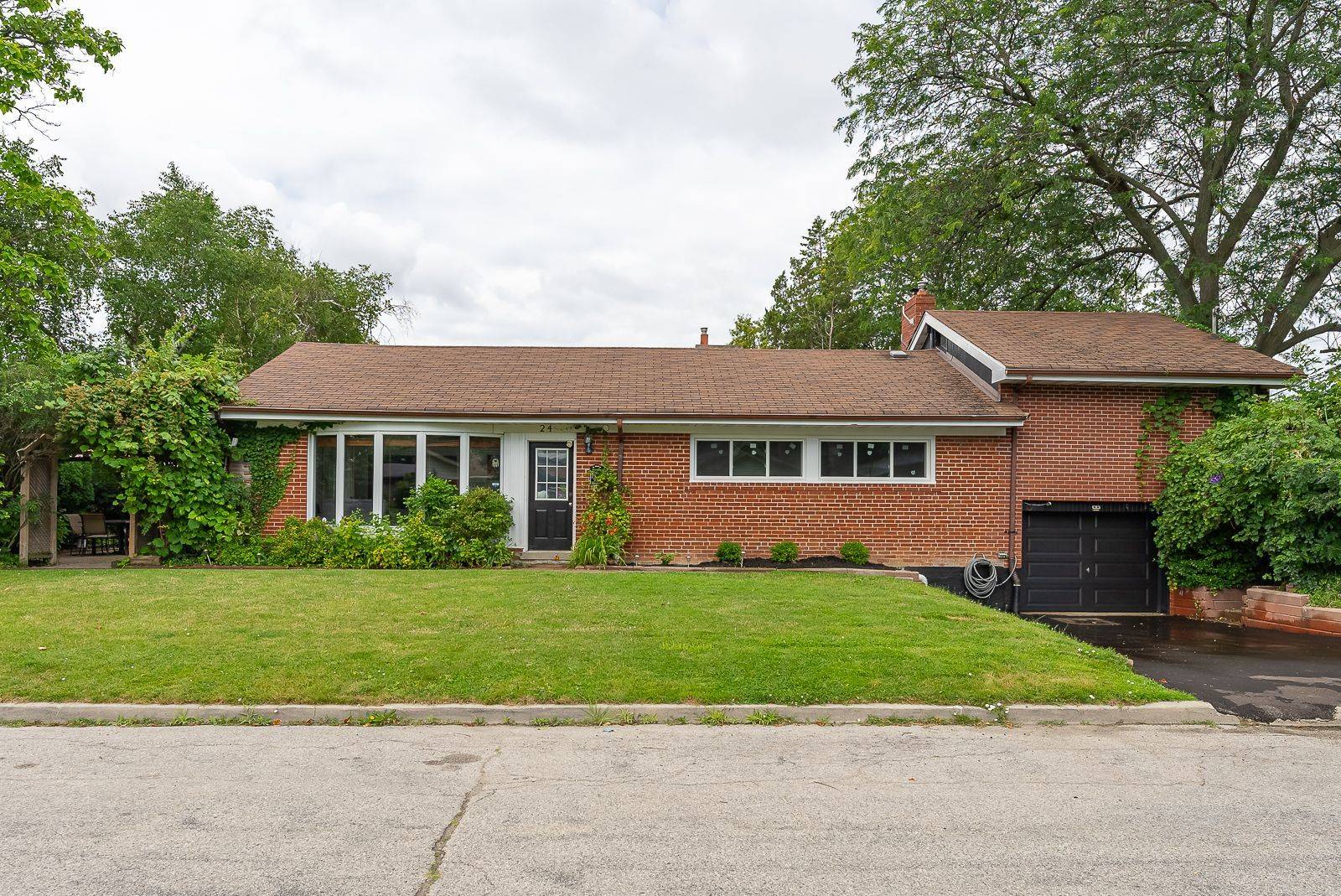Toronto E09, ON M1K 4Y6,24 Panmure CRES E