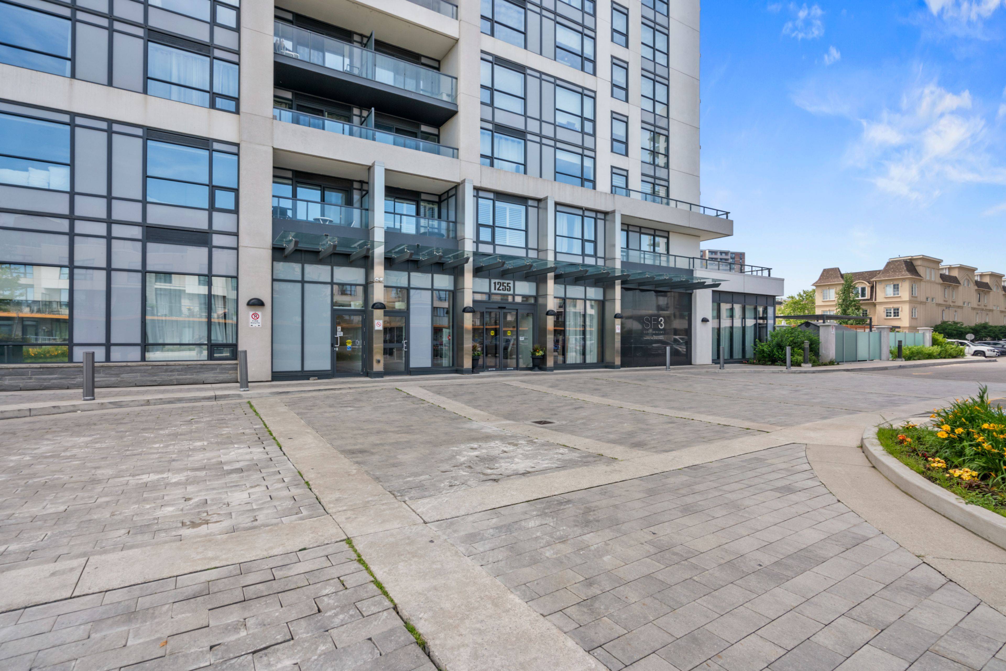 Pickering, ON L1W 0B6,1255 Bayly ST #1809