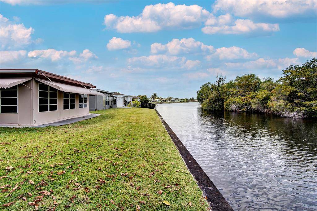 Tamarac, FL 33321,6517 NW 58th St