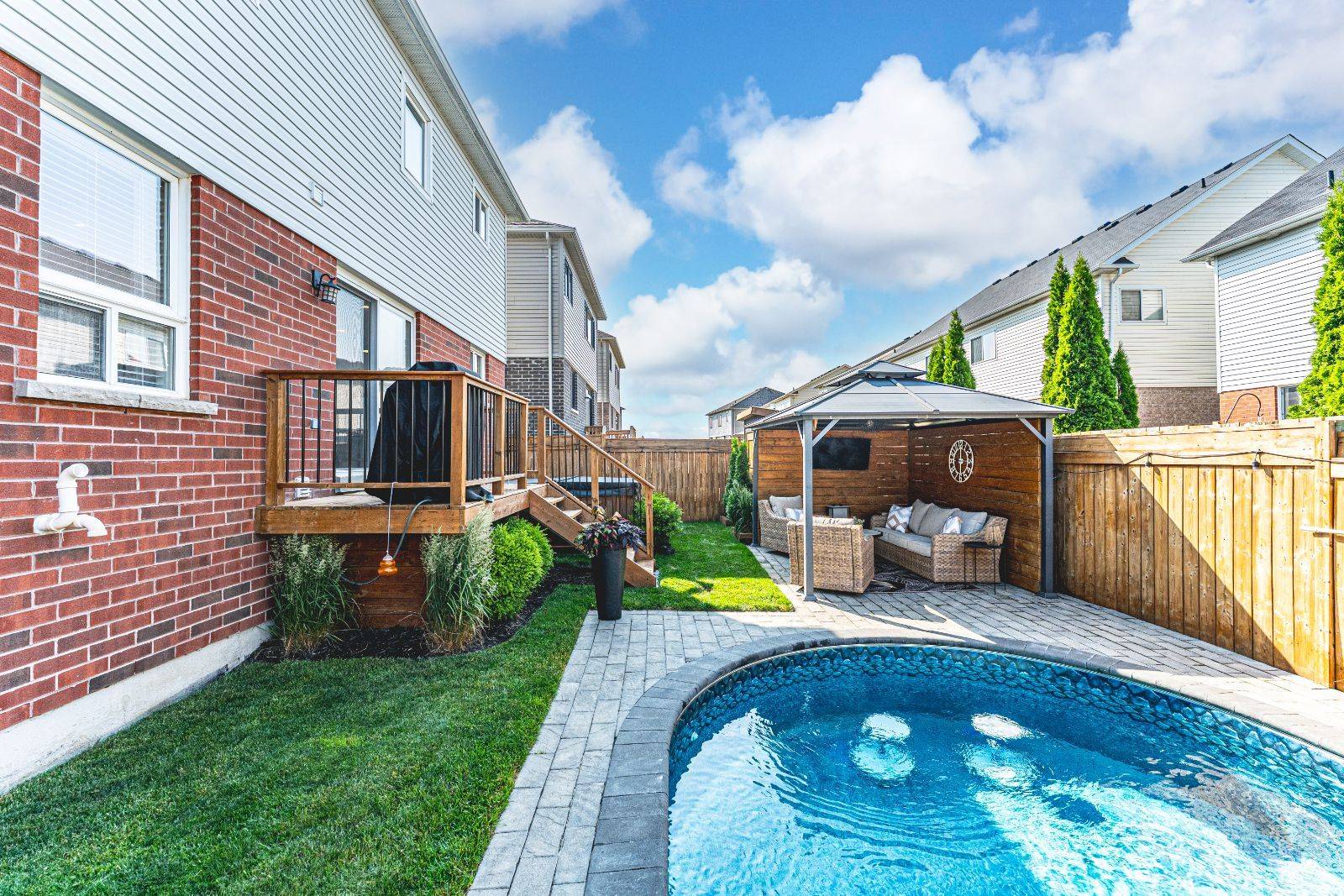 Barrie, ON L4M 7J1,14 Regina RD