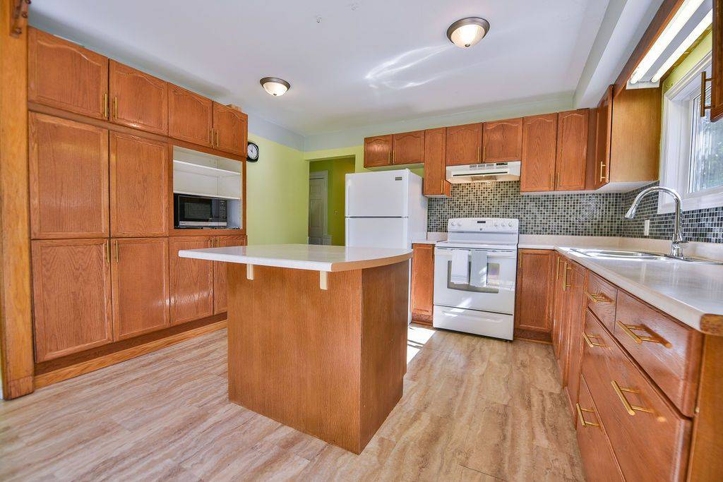 Timmins, ON P4N 7S3,878 Rheaume CRES