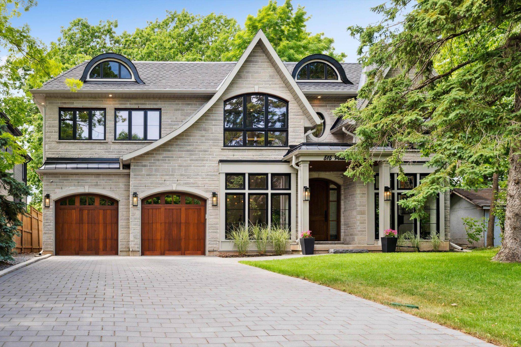 Oakville, ON L6K 1Z9,515 Pineland AVE