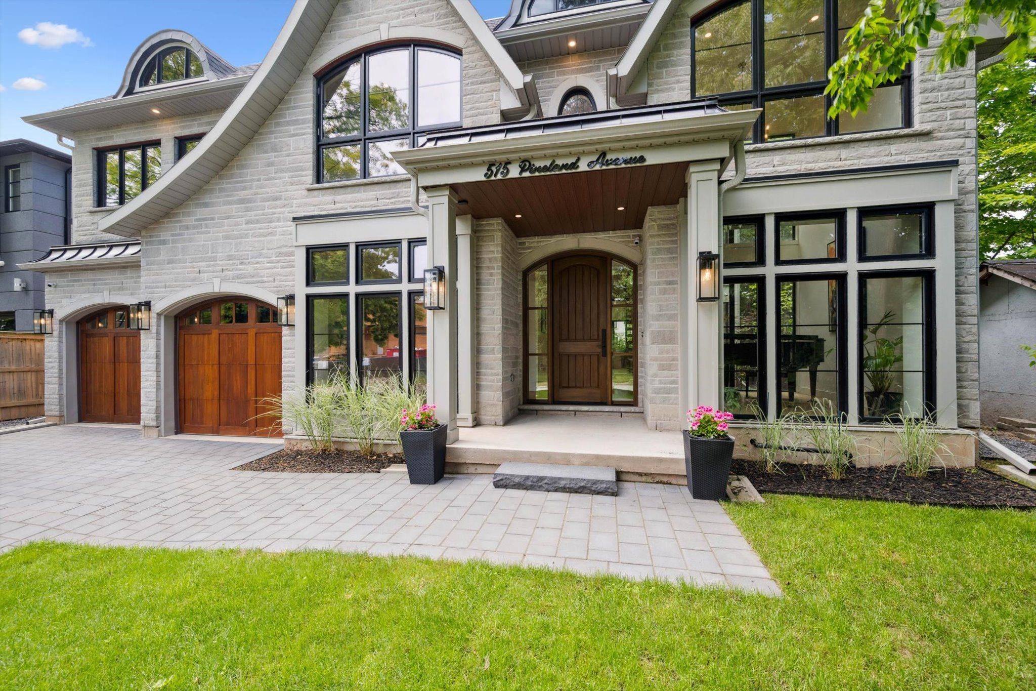 Oakville, ON L6K 1Z9,515 Pineland AVE
