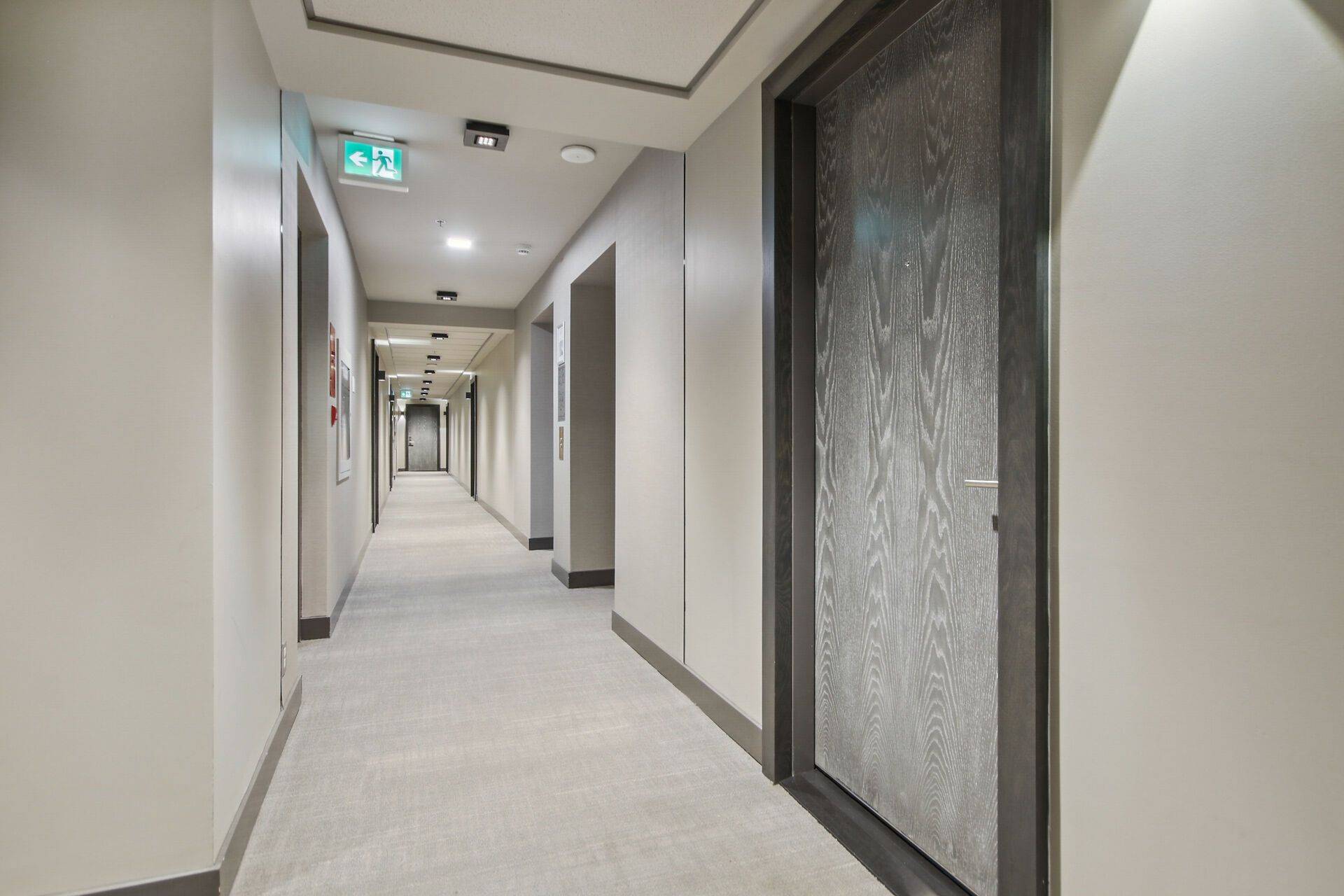 Ottawa Centre, ON K1R 0B3,428 Sparks ST #701