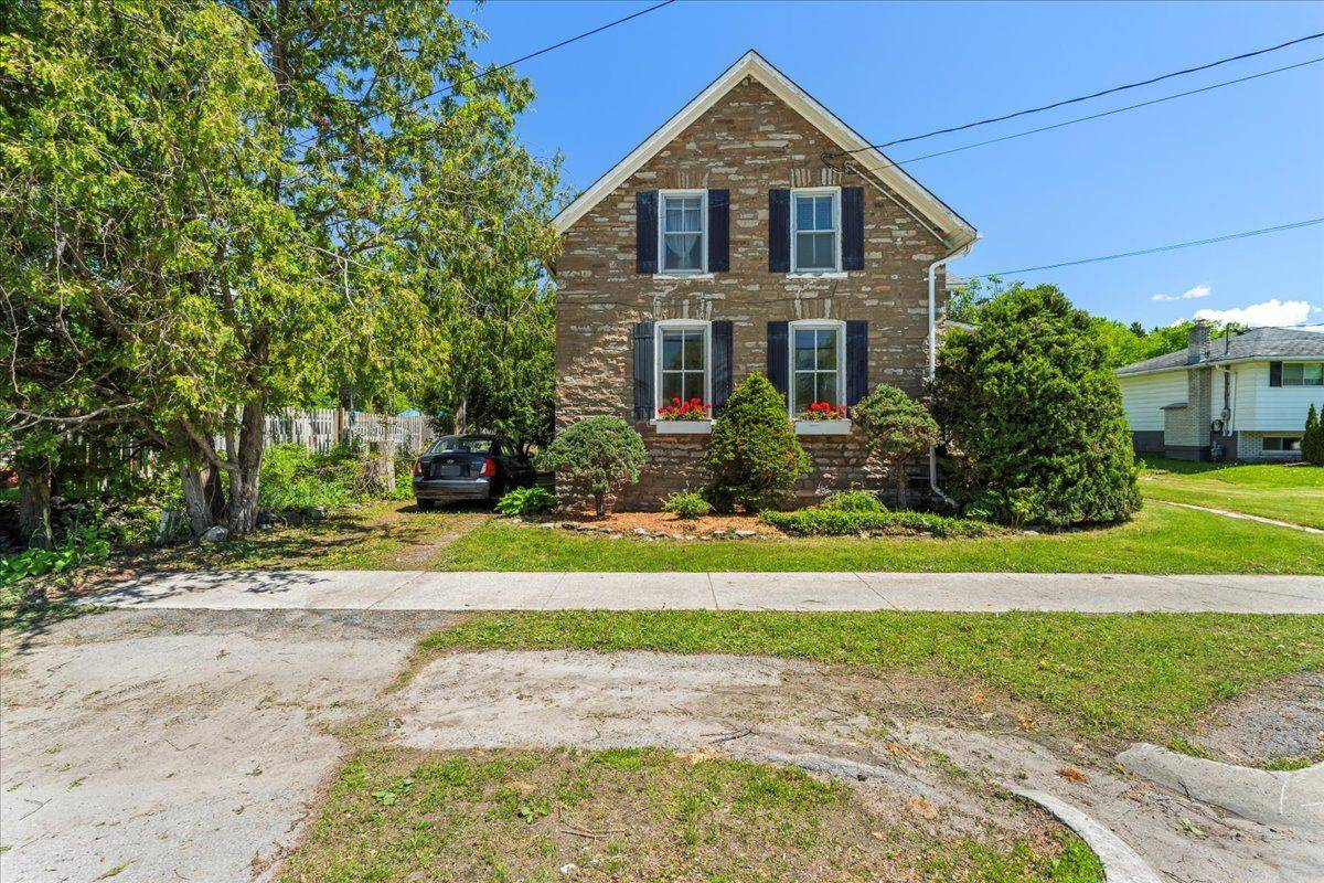 Tweed, ON K0K 3J0,583 Moira ST