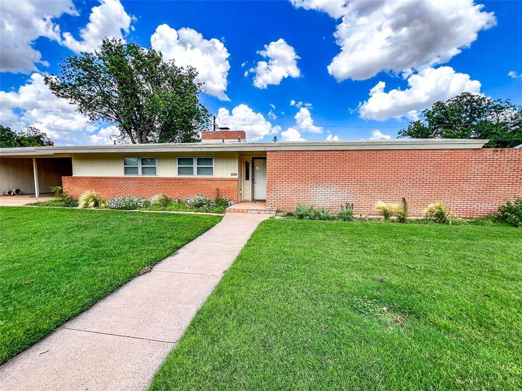 Munday, TX 76371,220 N 15th Avenue
