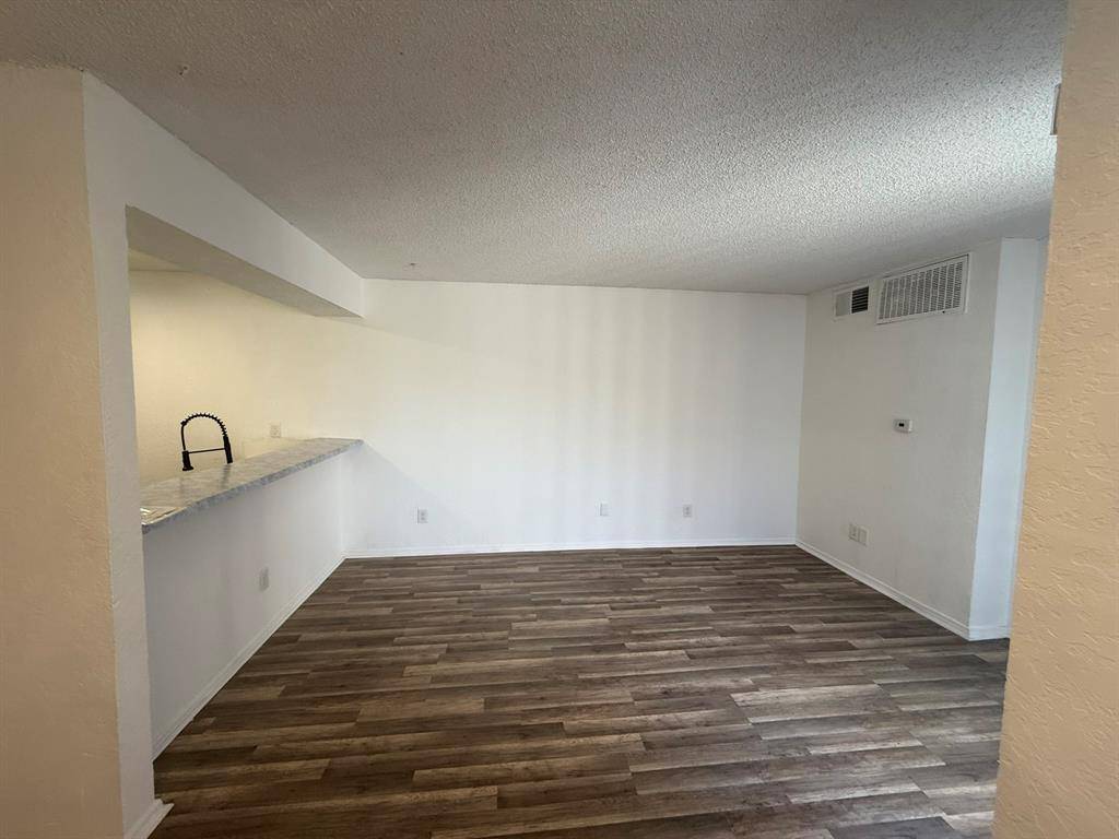 Dallas, TX 75243,9813 Walnut Street #302