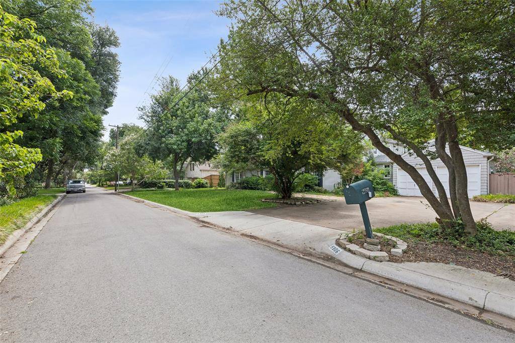 Dallas, TX 75225,5906 Joyce Way