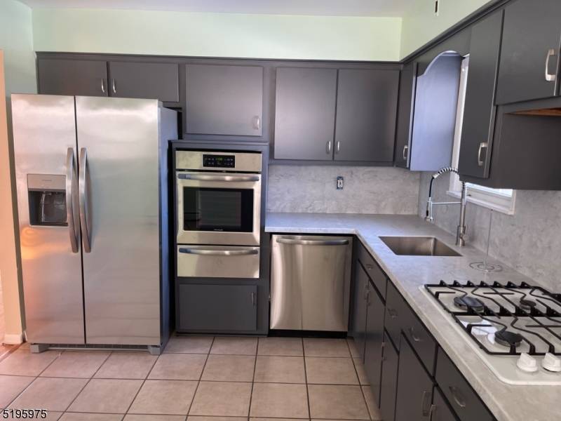 Elizabeth City, NJ 07202,501 Niles St #2