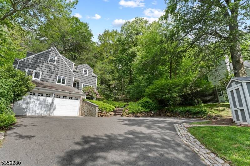 Mountainside Boro, NJ 07092,359 Dogwood Way