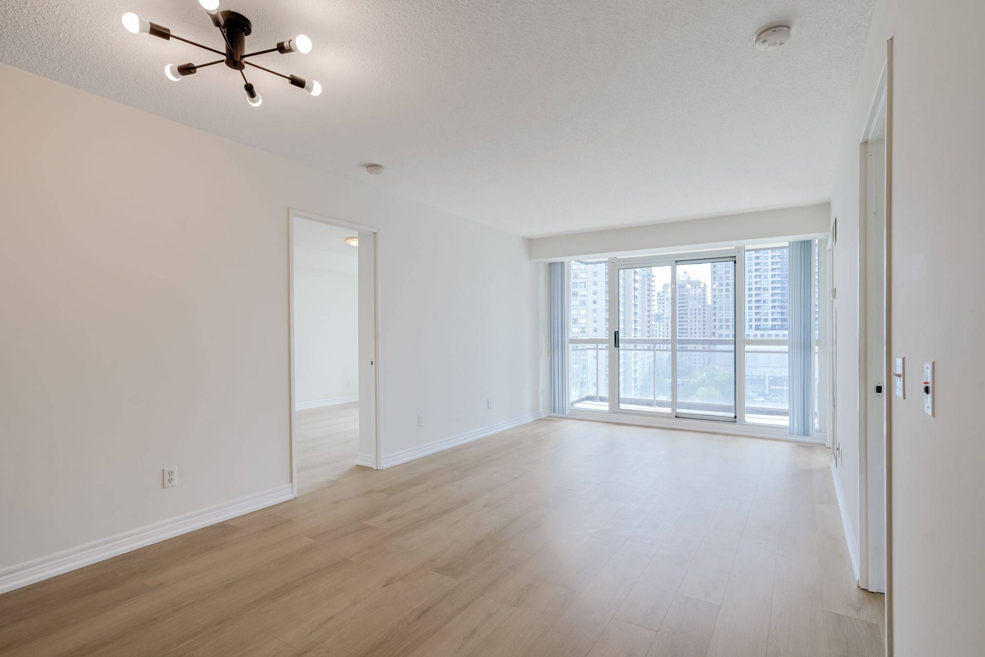 Toronto C14, ON M2N 7H7,18 Parkview AVE #1008