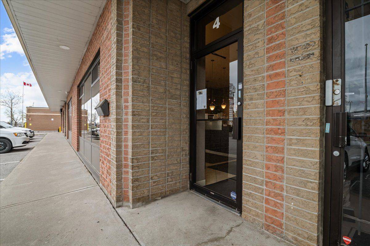 Pickering, ON L1W 4B5,1084 Salk RD #4