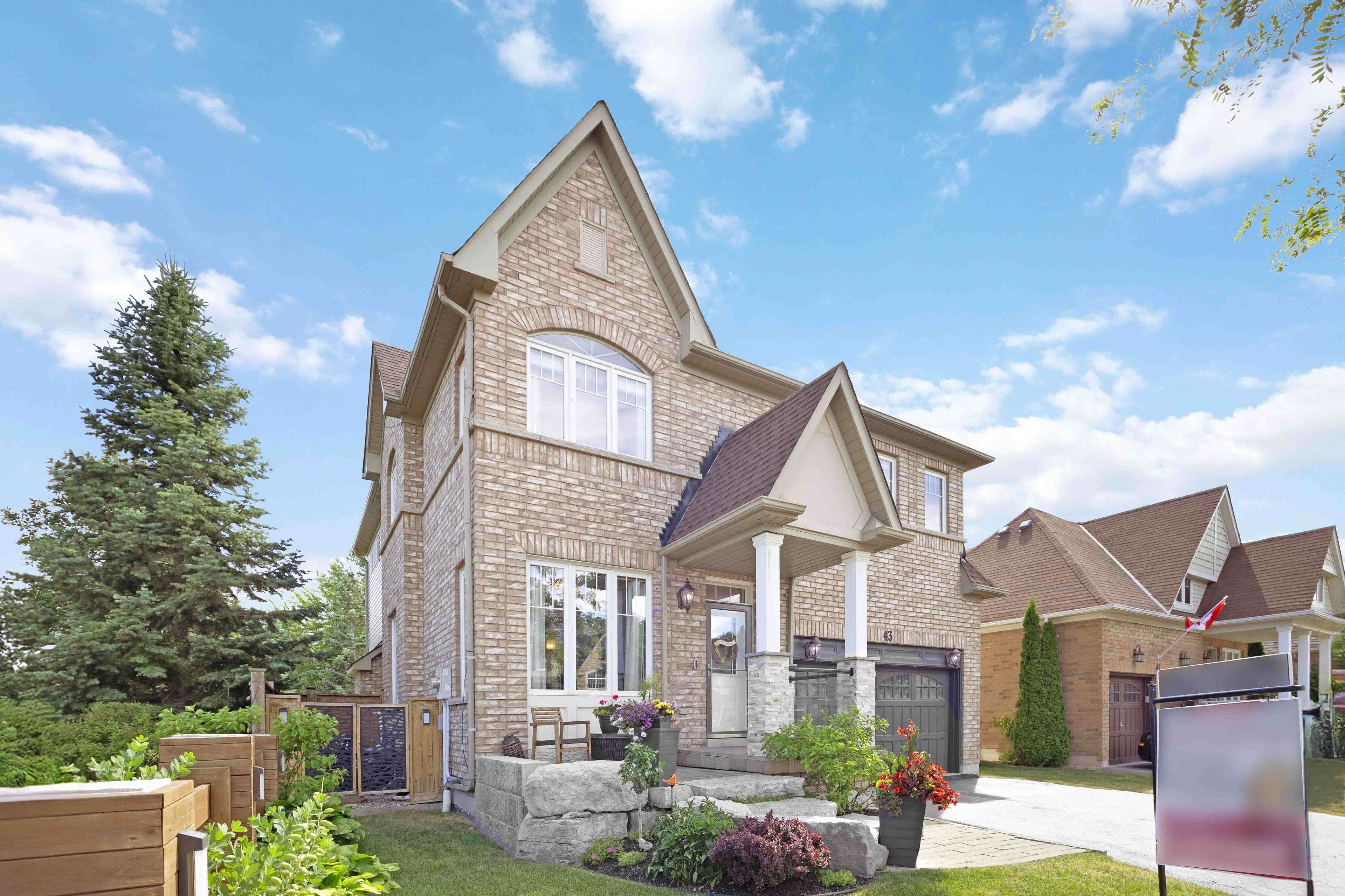 Whitby, ON L1R 0B6,43 Robert Attersley DR