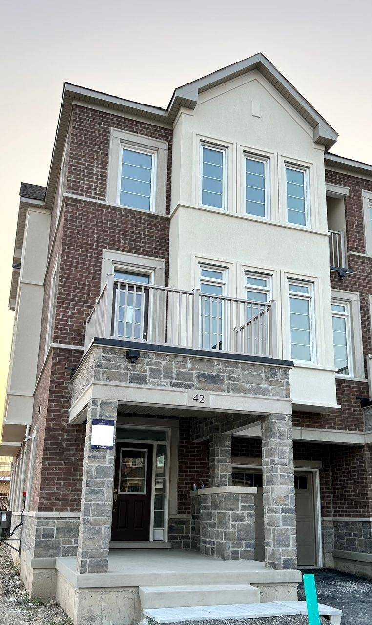 Bradford West Gwillimbury, ON L3Z 4P2,42 Paisley DR