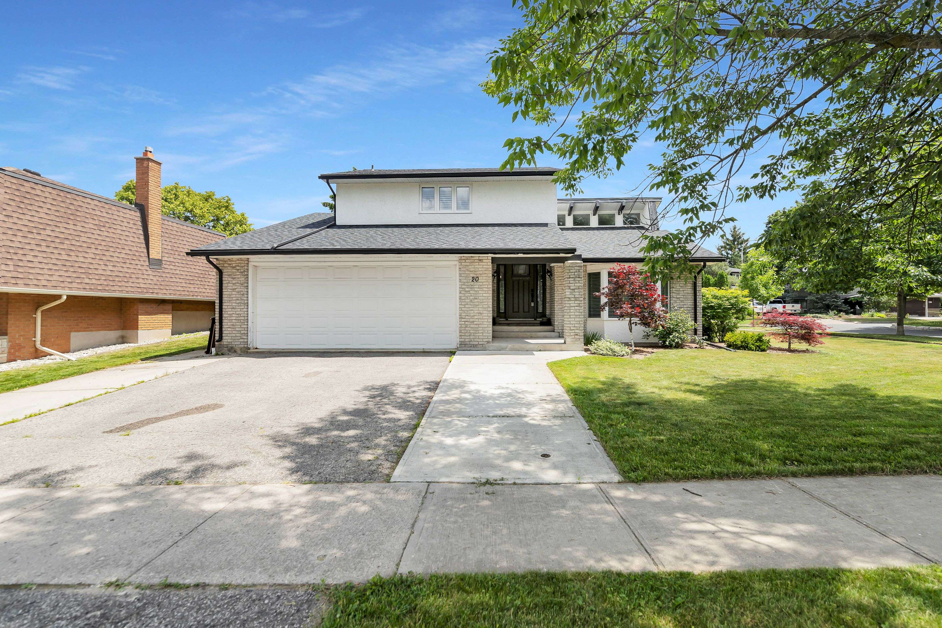 Kitchener, ON N2N 1L1,20 Blue Spruce CT