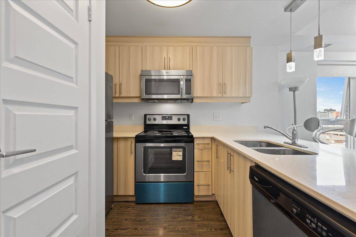 Waterloo, ON N2J 2Y2,158 King ST N #1105