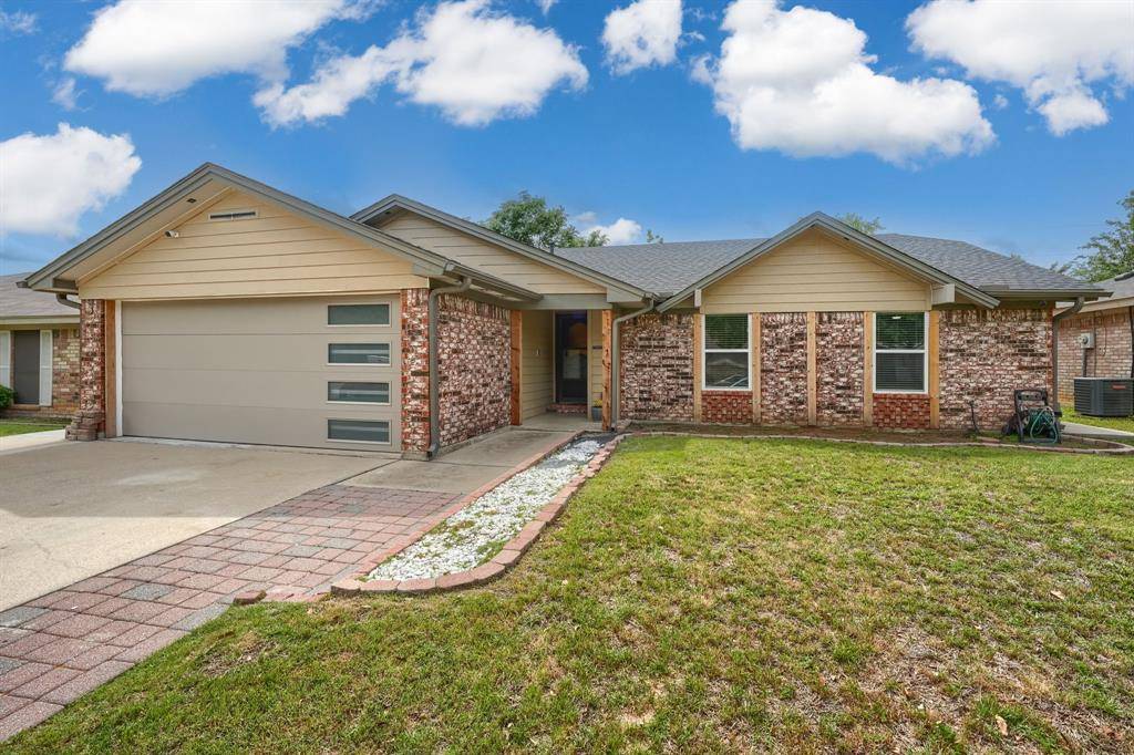 Bedford, TX 76022,909 Columbus Court