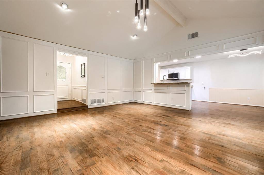 Bedford, TX 76022,909 Columbus Court