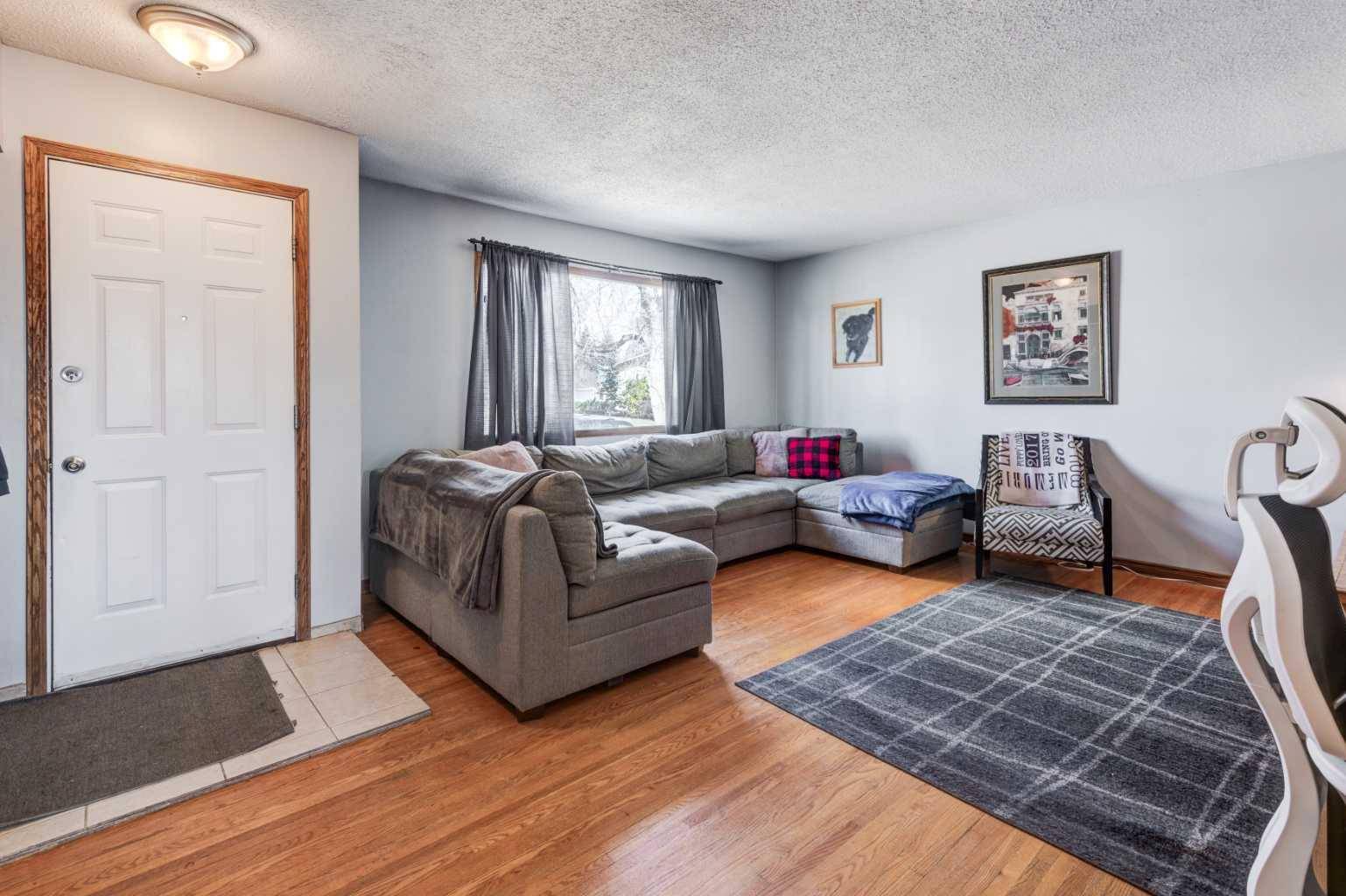 Calgary, AB T2A 1Z4,1316 Radisson DR Southeast