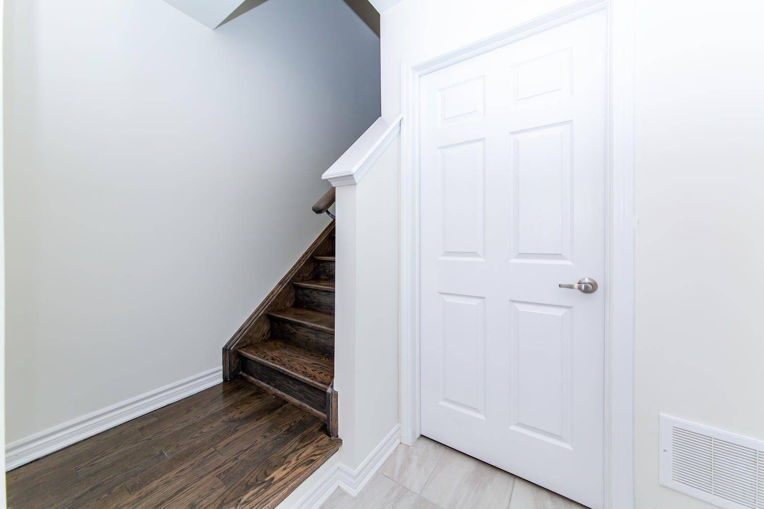 Pickering, ON L1X 0E9,1061 Clipper LN