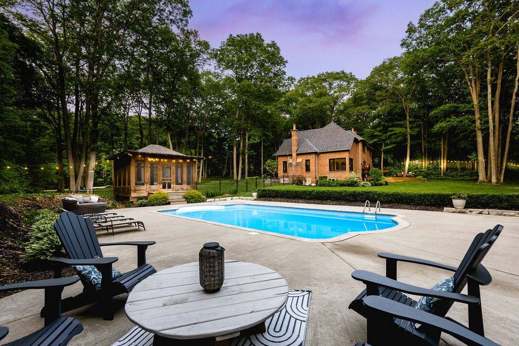 Springwater, ON L0L 1X0,18 Mills CIR