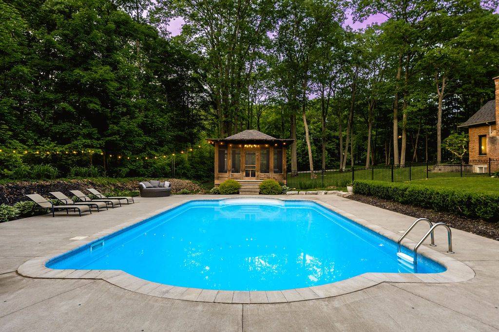 Springwater, ON L0L 1X0,18 Mills CIR