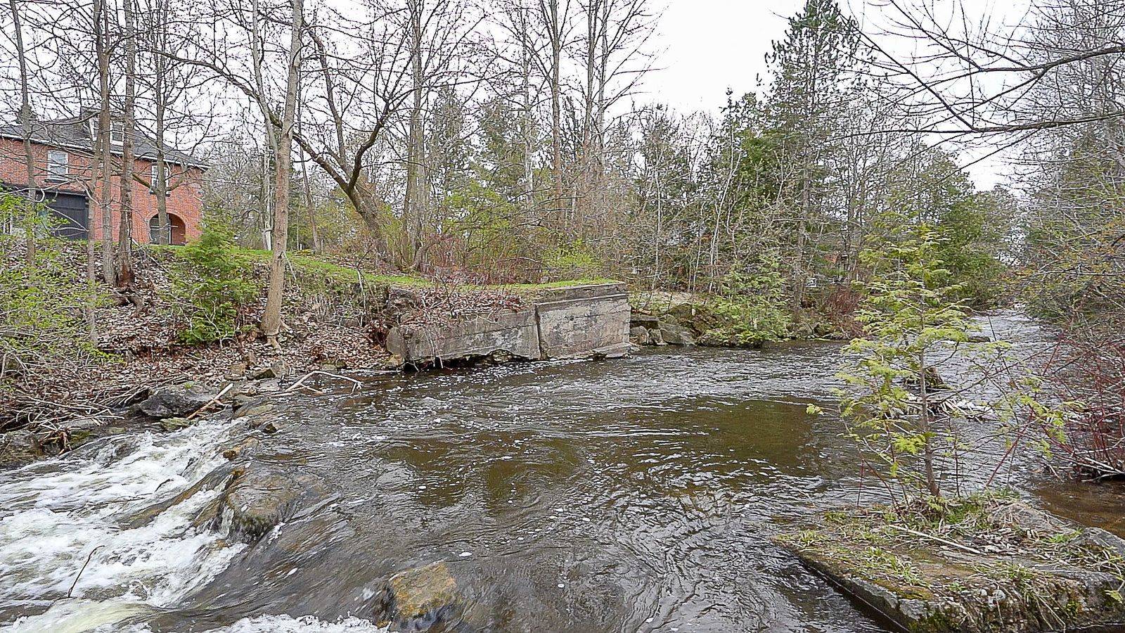 Caledon, ON L7K 0C2,1532 Queen ST