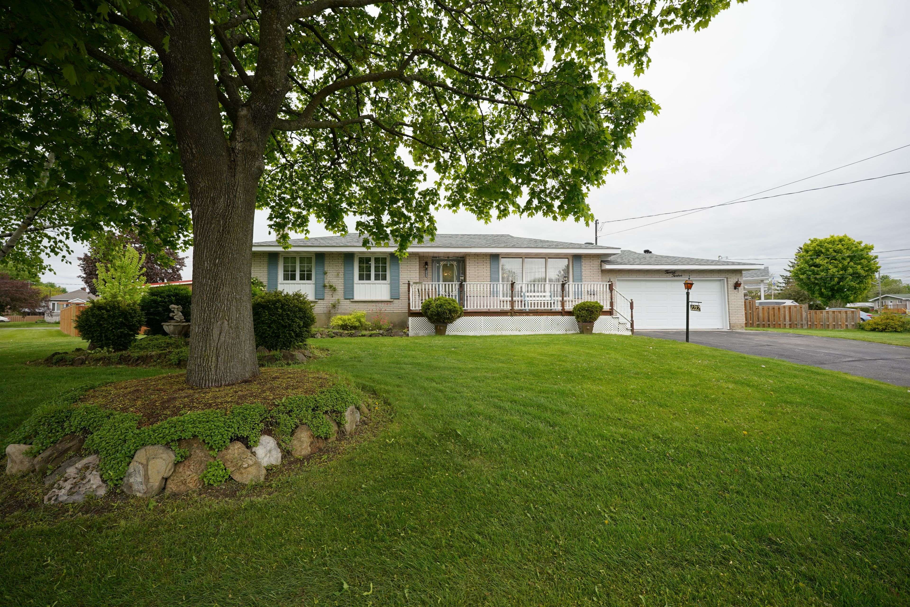Cornwall, ON K6J 4Z2,1212 Brodeur ST